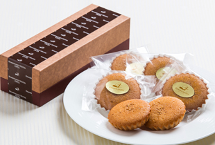金ごまマドレーヌ|焼菓子・お土産|レンブラントホテル大分【公式】レンブラントグループホテル