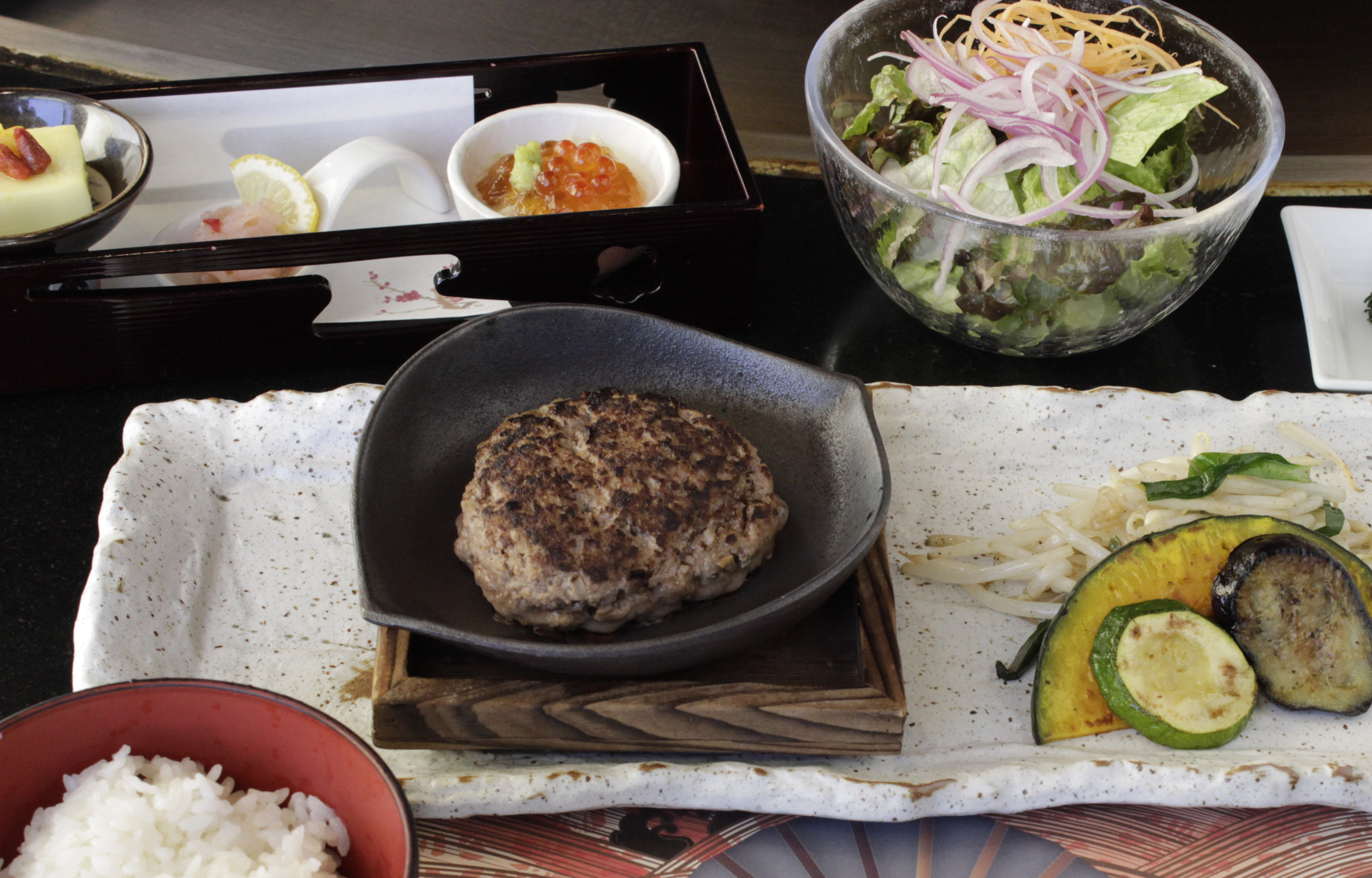 【山茶花特製和牛ハンバーグランチ】平日限定|ランチ|レンブラントホテル大分【公式】レンブラントグループホテル