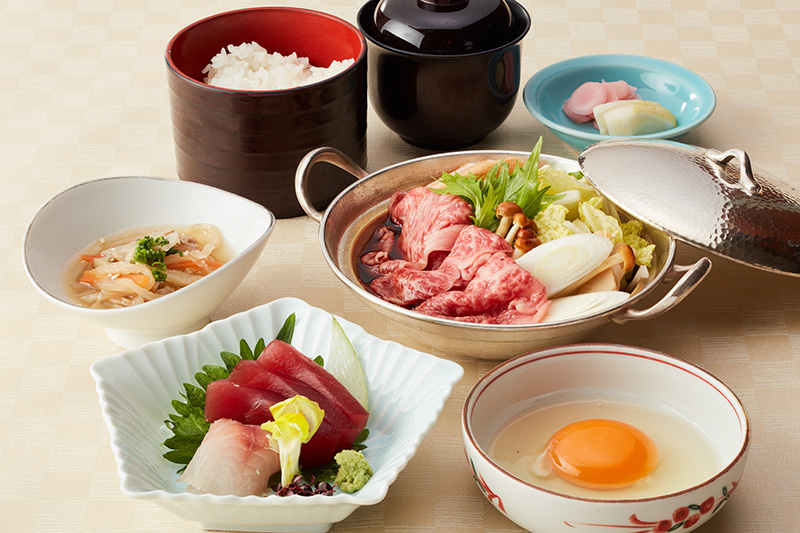 1月｜平日昼＆土日祝夜｜とろり。舌でとろけるやわらかさ。寒い日に食べたい冬鍋「米沢牛すき煮御膳」<br>3,980円（税･サービス料込）｜米沢牛｜レンブラントホテル海老名【公式】レンブラントグループホテル