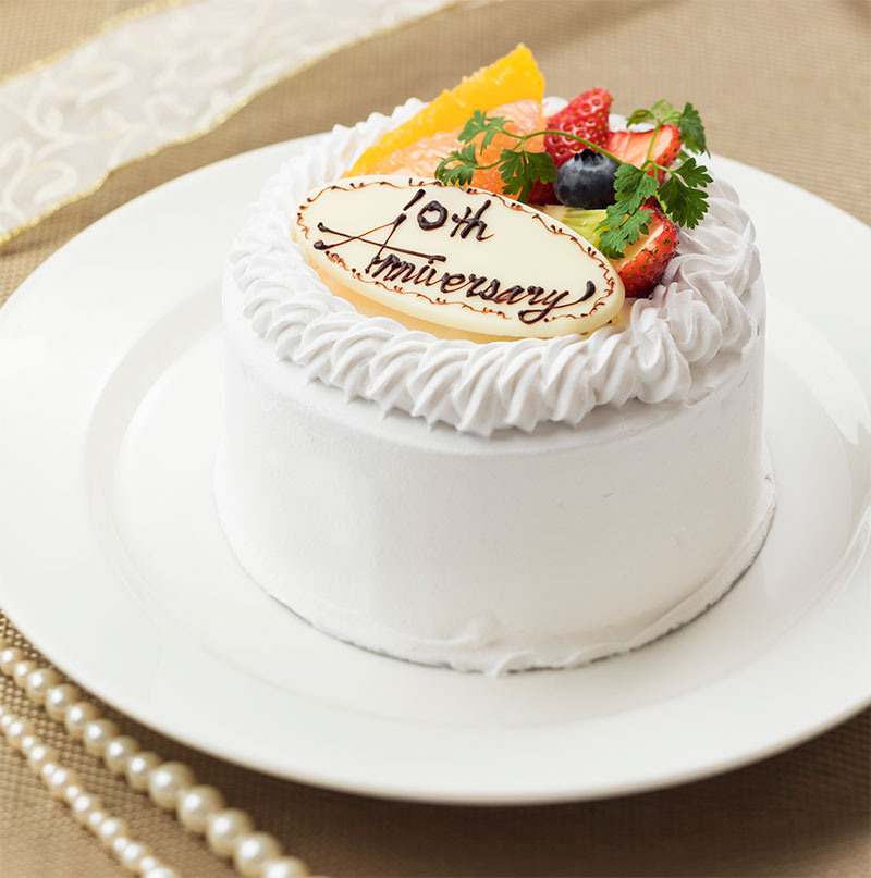 お誕生日 記念日に パティシエ特製デコレーションケーキ レンブラントホテル厚木 公式
